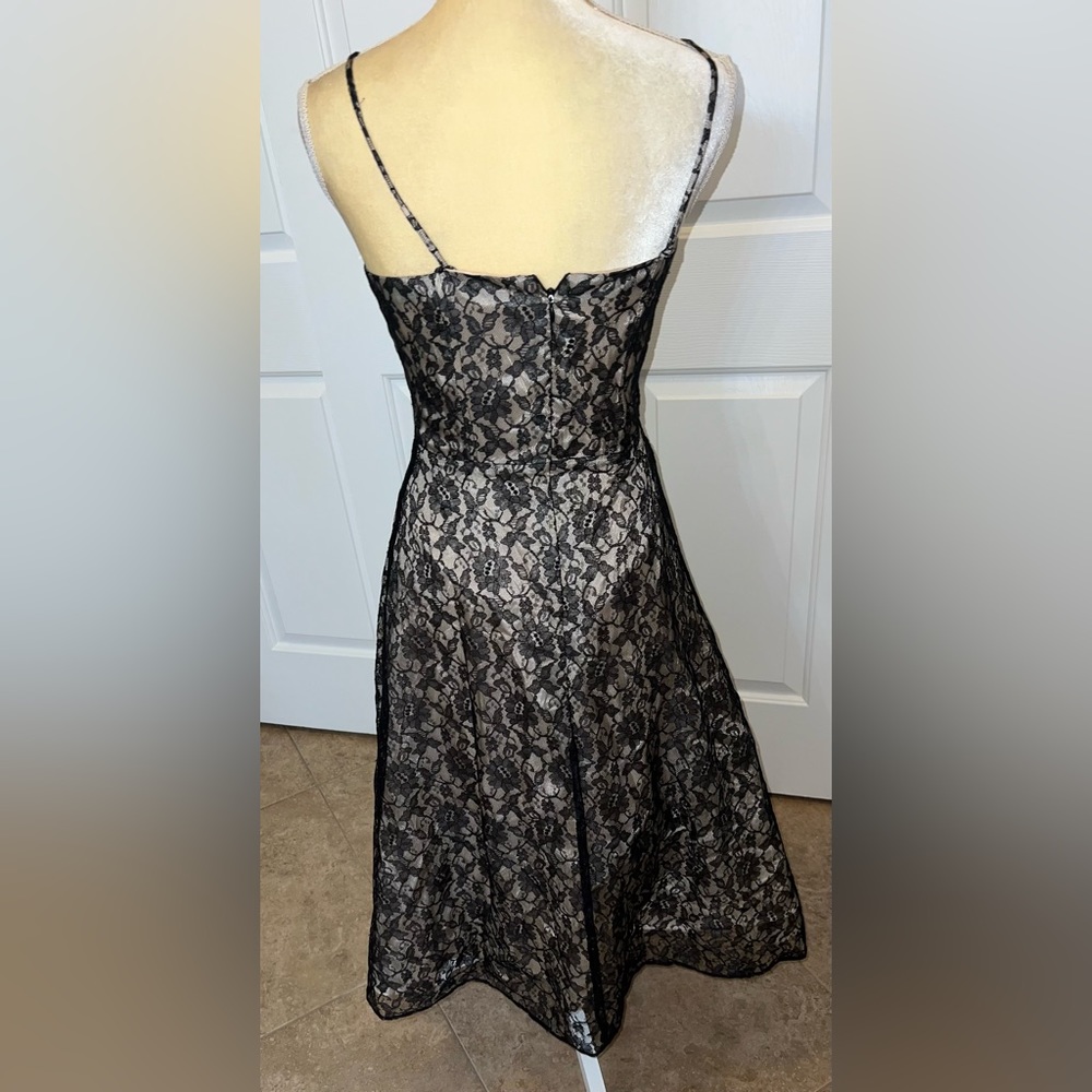 $7 GORGEOUS LACE DRESS SIZE 7/8. $7 IF BUNDLED - Picture 6 of 8